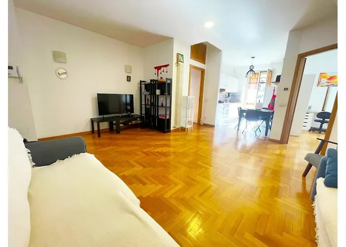 Cozy Casetta - Bright And Near Metro C Рим